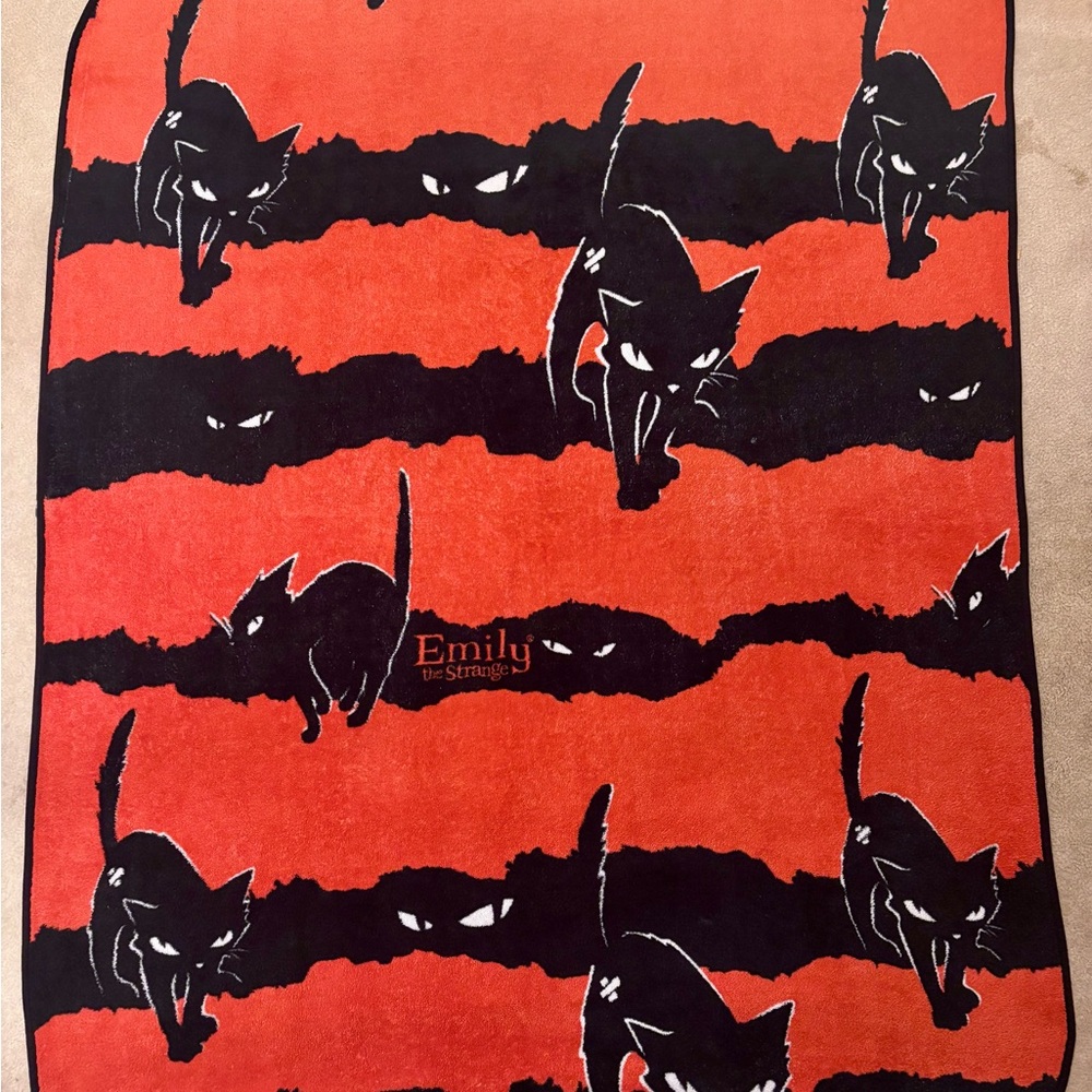 RARE Emily the Strange throw blanket Hot Topic 2009